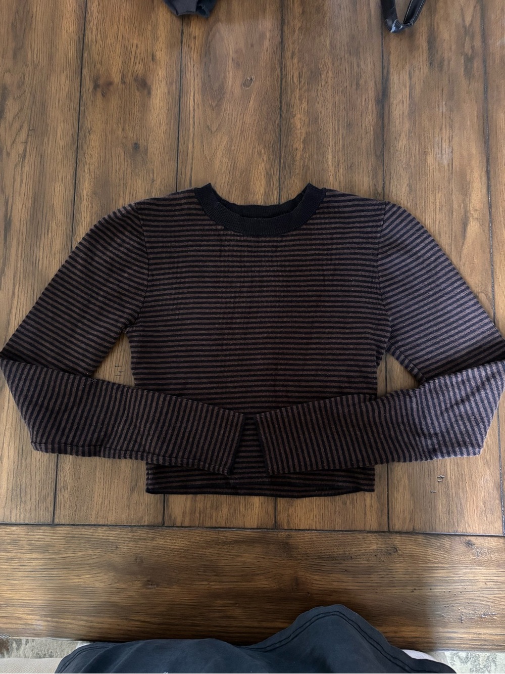 LA Hearts Striped Long-Sleeve Crewneck Shirt in Dark Brown/Black